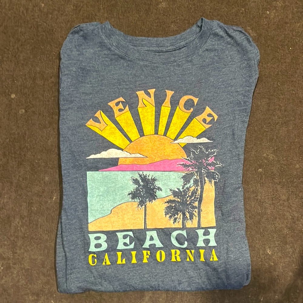 Soft slim fit tee. Comfortable and light for the summer.